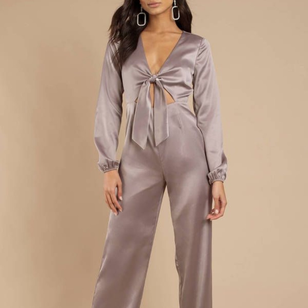 💜NWT L TOBI TAUPE SATIN TIE JUMPSUIT 💜